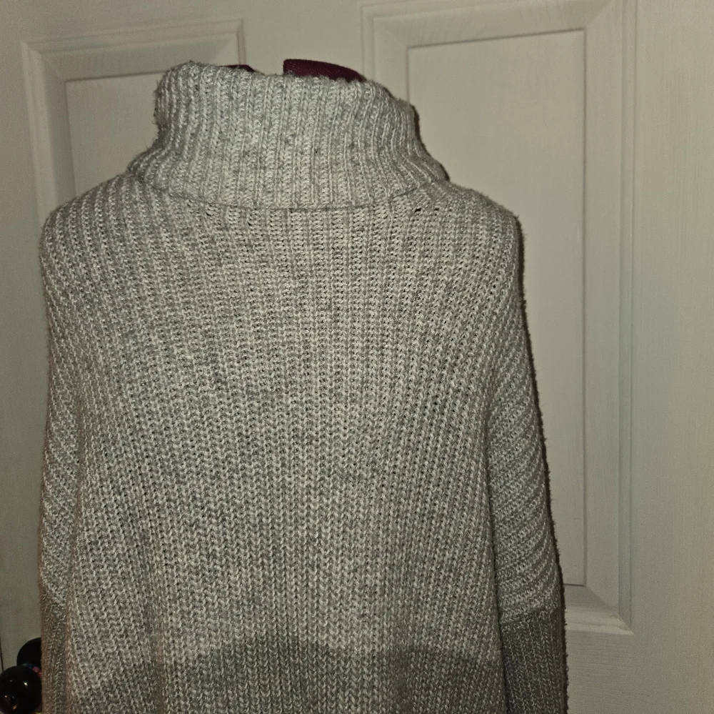 American Eagle Gray Color Blocked Small Knit Turtleneck Sweater - Picture 2 of 7